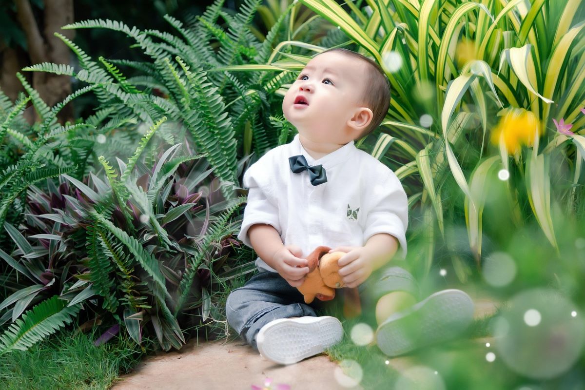 baby in garden